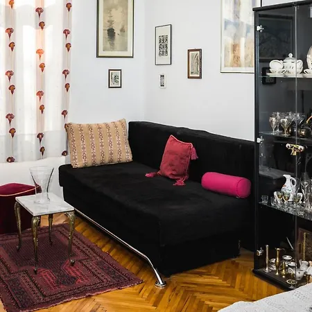 Morgan - Historic Old Town Apartment *
